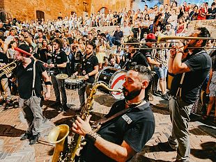 mercantia-2019-la-santa-allegria-a-certaldo-il-xxxii-festival-internazionale-del-quarto-teatro