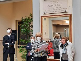 prato-targa-in-ricordo-di-roberta-betti