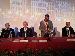 palazzo-vecchio-festeggia-legione-carabinieri-e-la-nazione