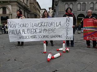 cgil-verso-lo-sciopero-generale-flash-mob-a-firenze-tra-i-birilli