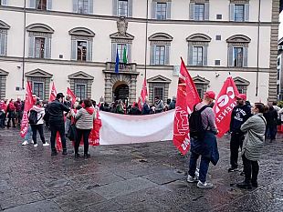 commercio-turismo-e-servizi-lavoratori-in-piazza