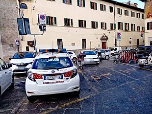 via-dei-pecori-ubriaco-in-scooter-in-zona-pedonale