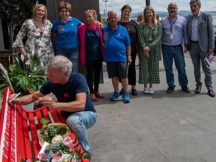 panchina-rossa-anti-violenza-allaeroporto-di-firenze