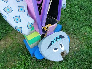 frantumato-il-robot-di-legno-che-fa-studiare-i-bambini