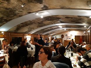 a-cena-a-villa-le-corti