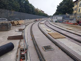 tramvia-il-29-aprile-la-posa-del-primo-binario-vicino-al-viola-park