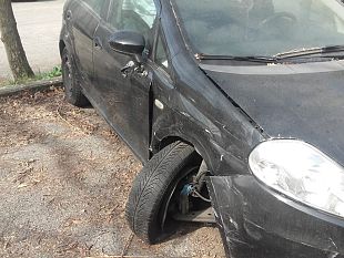 degrado-urbano-sulla-collina-di-firenze-auto-rubate-e-abbandonate