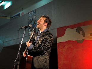 locali-versus-ospiti