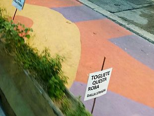 fioriere-e-barriere-di-cemento-in-via-pacinotti-negozianti-infuriati