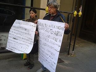 salgono-sul-battistero-contro-affidamento-dei-figli