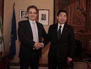 b002121555-l-ambasciatore-dei-vietnam-in-italia-in-visita-a-firenze