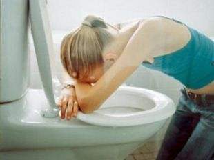 b112051556-fotografia-degli-adolescenti-toscani-guida-fumo-alcol-sesso-cibo-e-droghe