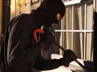 incappucciato-tenta-colpo-in-palazzo-storico-di-domenica-mattina