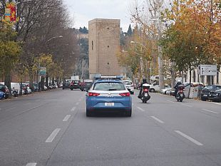 prende-a-morsi-il-commesso-che-lo-aveva-sorpreso-a-rubare