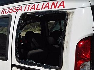 vandali-sui-mezzi-cri-migliaia-di-euro-di-dannie-sospensione-del-servizio
