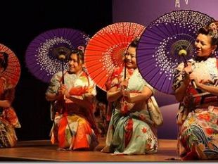 b112180029-japan-anime-night