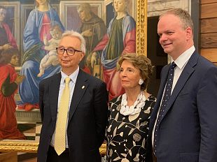 uffizi-restaurata-la-madonna-con-bambino-e-santi-di-botticelli