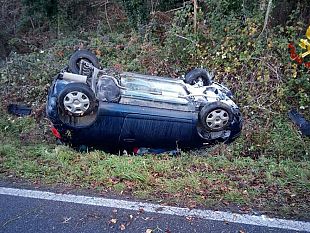 terribile-incidente-a-scandicci-si-ribalta-auto-con-madre-e-bambino