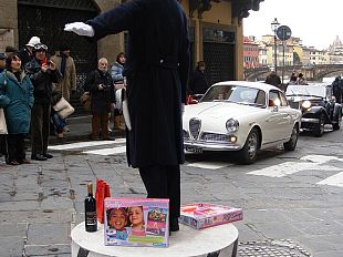 firenze-sfilata-di-auto-depoca-con-la-befana