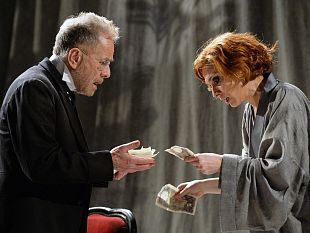 gabriele-lavia-ritorna-a-firenze-con-il-berretto-a-sonagli