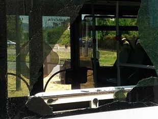 autobus-colpito-in-via-baracca-esposto-su-commento-social