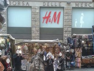 borsa-merci-a-benetton-la-loggia-del-grano-non-la-vuole-nessuno