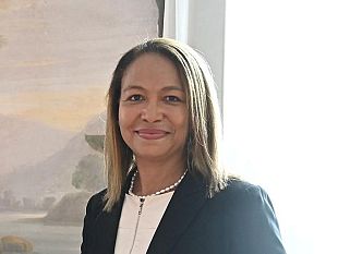 la-console-generale-usa-a-firenze-daniela-ballard-in-visita-a-prato