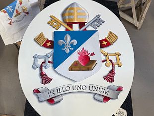 in-illo-uno-unum-lo-stemma-di-papa-leone-xiv-a-firenze
