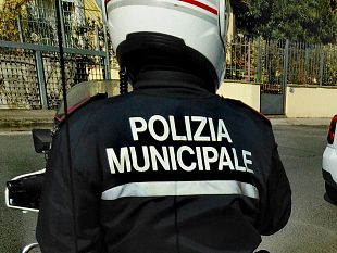 prato-baby-gang-scippa-unanziana-della-collana