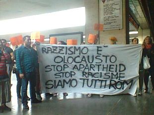 cospe-dalla-parte-dei-rom-basta-alla-crociata-contro-i-poveri-citta-spaccata-tra-favorevoli-e-contrari