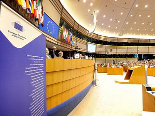 enrico-rossi-a-bruxelles-per-la-sessione-plenaria-del-comitato-delle-regioni