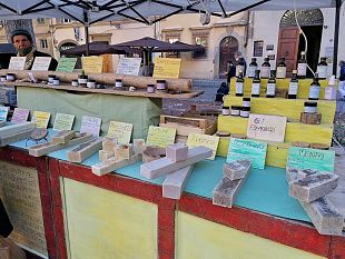 fierucola-2021-in-piazza-santissima-annunziata