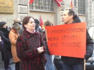 a902181932-agenzia-delle-entrate-presidio-oggi-alla-direzione-regionale