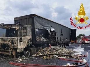 camion-in-fiamme-mattinata-da-incubo-in-autosole