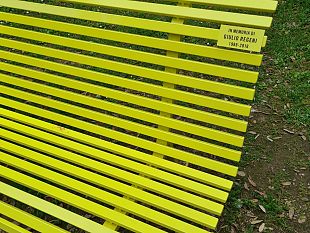firenze-panchine-gialle-per-ricordare-giulio-regeni