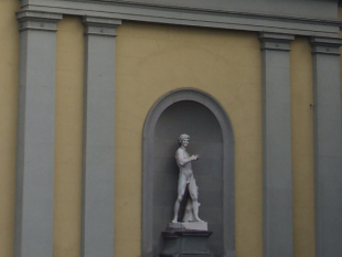 lungarno-cellini-restaurata-la-fontana-del-bacchino