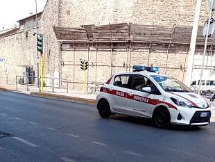 drogato-finge-un-malore-per-evitare-il-controllo