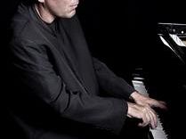 alexander-lonquich-pianista-e-direttore-in-due-appuntamenti-al-maggio