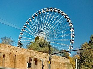 spunta-la-ruota-panoramica-alla-fortezza