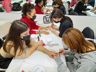 istruzione-al-corso-iefp-di-estetica-arrivano-realta-virtuale-e-robot