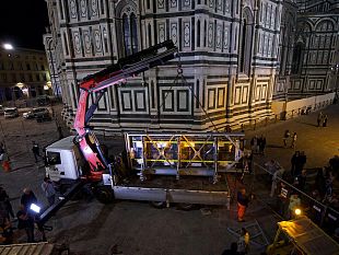 porta-nord-del-battistero-di-firenze-tutte-le-immagini-del-trasloco-notturno