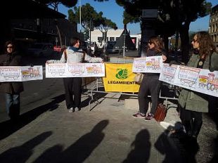 b312171545-a-firenze-un-blitz-di-mobilitazione-per-sostenere-i-diritti-dei-pendolari