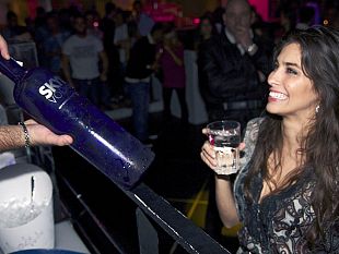 b211252119-licciana-nardi-ariadna-romero-alla-discoteca-glamour