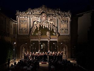 la-suggestione-del-coro-del-maggio-alla-grotta-del-buontalenti