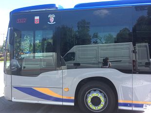 ladro-sul-bus-un-passeggero-scende-e-ferma-una-volante-della-polizia-municipale