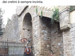mobike-appese-alle-antiche-mura-di-firenze