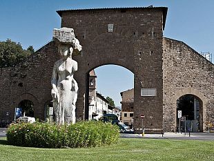 pistoletto-al-piazzale-di-porta-romana-via-al-restauro-della-statua