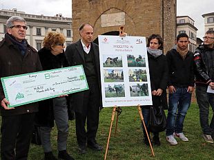 b402071558-restyling-per-piazza-beccaria-stamani-inaugurate-le-nuove-aiuole