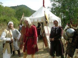 a708301334-l-assedio-di-cantagallo-un-villaggio-medievale-sotto-l-antica-rocca-degli-alberti-in-val-di-bisenzio