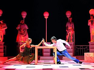 b111041946-vincenzo-salemme-apre-la-nuova-stagione-con-la-commedia-l-astice-al-veleno